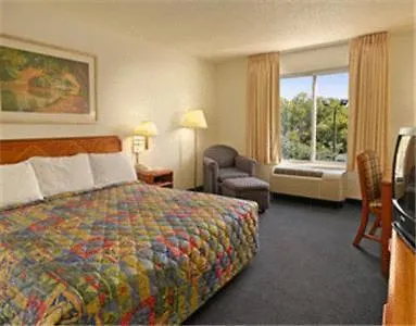 Ramada Airport North Hotel Bridgeton